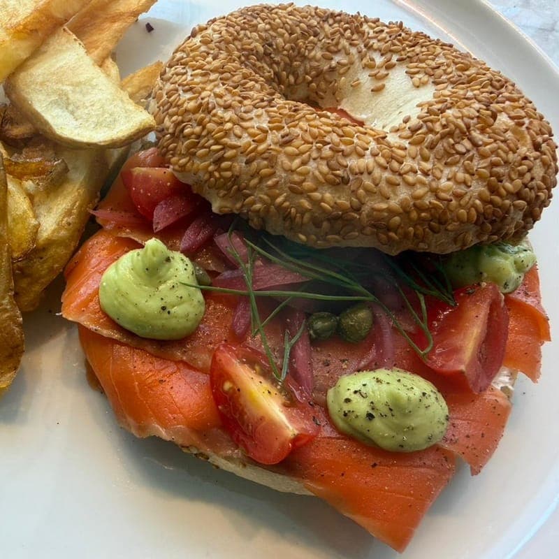 スモークサーモン&クリームチーズベーグル